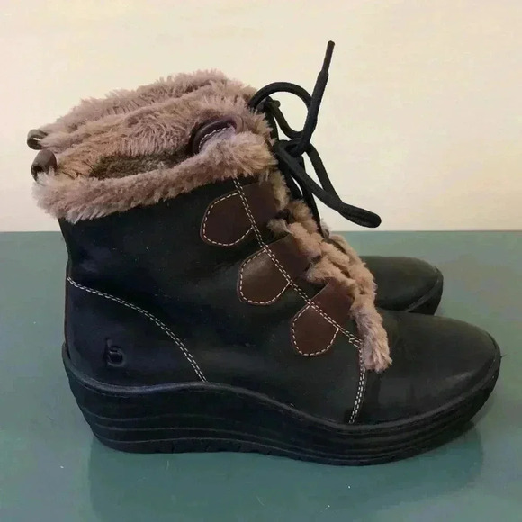 Bionica leather & faux fur lace up boots. Size 6M. - Picture 5 of 10